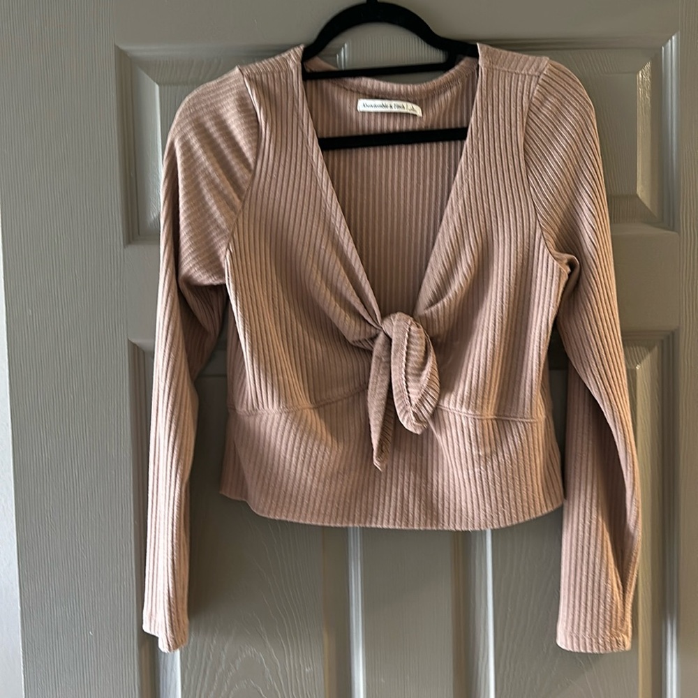 Abercrombie & Fitch Large Deep V Knot long Sleeve Crop Top